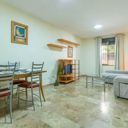 Bonito Apartamento Cerca De La Mezquita Apartment *